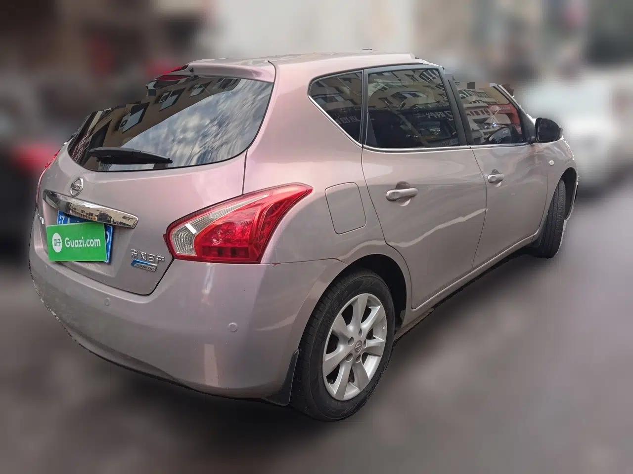 Nissan Tiida 2013 1.6L CVT Cool Cafe Edition — миниатюра 6