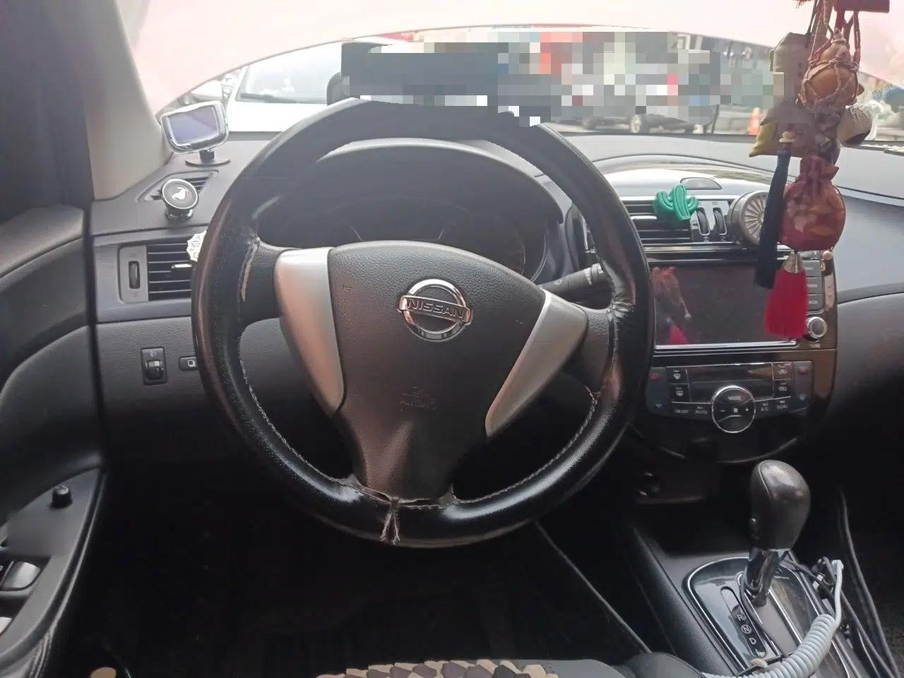 Nissan Tiida 2013 1.6L CVT Cool Cafe Edition — миниатюра 10