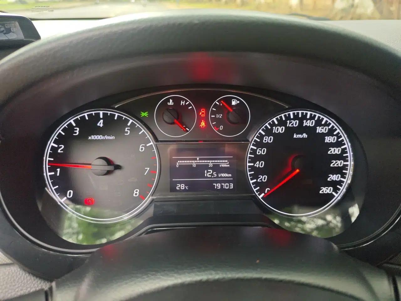 Nissan Tiida 2011 1.6T Manual Xuan Dong Edition — миниатюра 11
