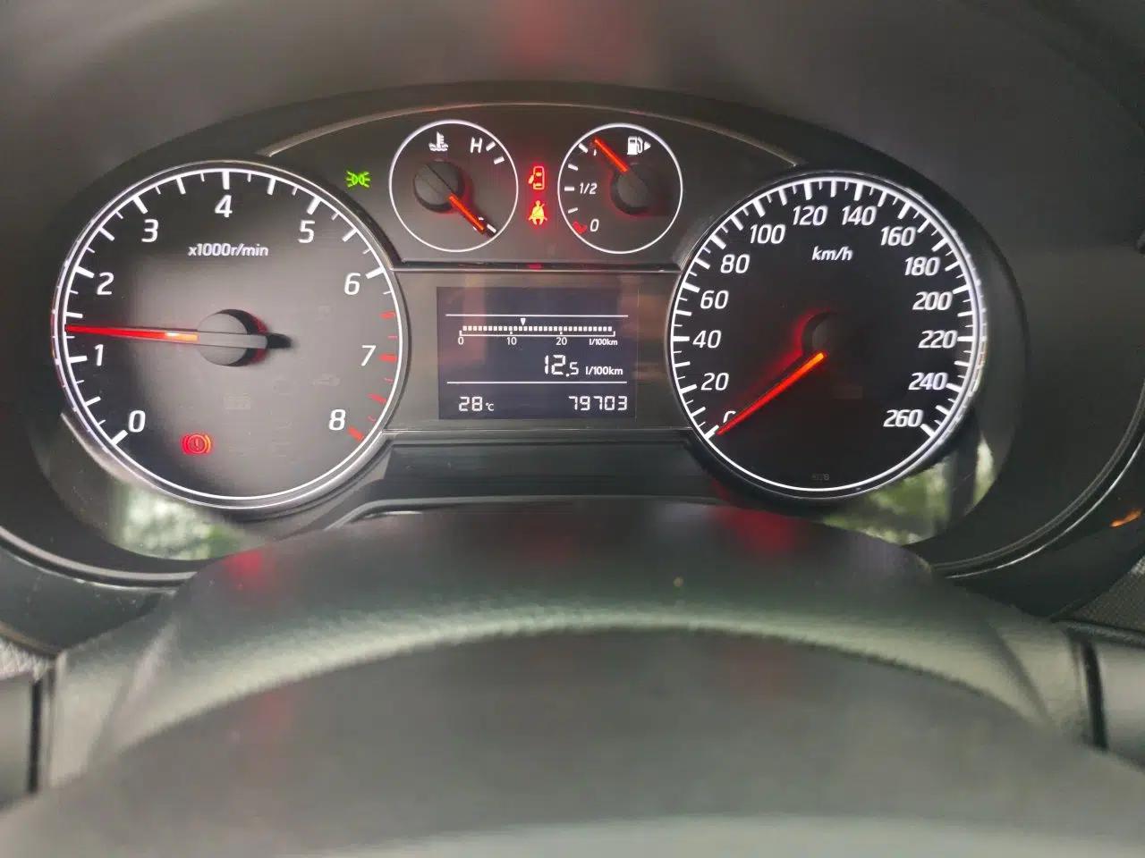 Nissan Tiida 2011 1.6T Manual Xuan Dong Edition — миниатюра 12