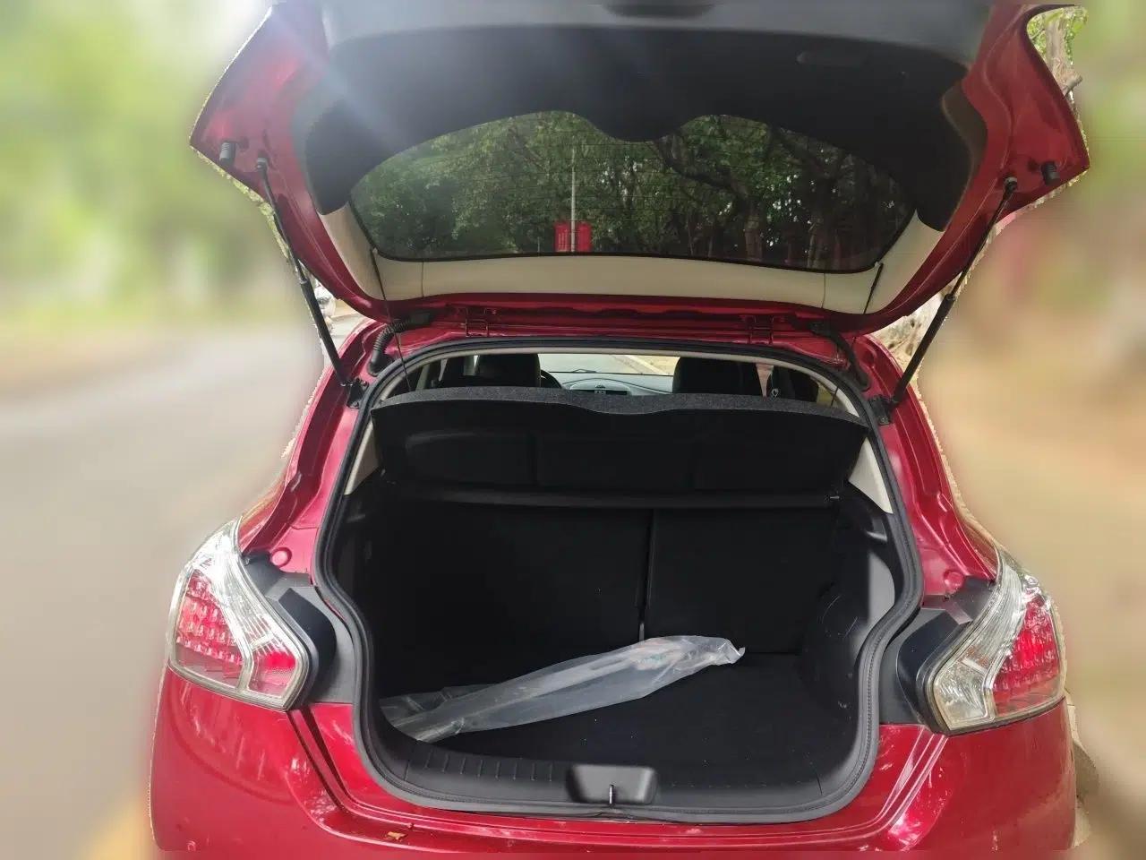 Nissan Tiida 2011 1.6T Manual Xuan Dong Edition — миниатюра 19