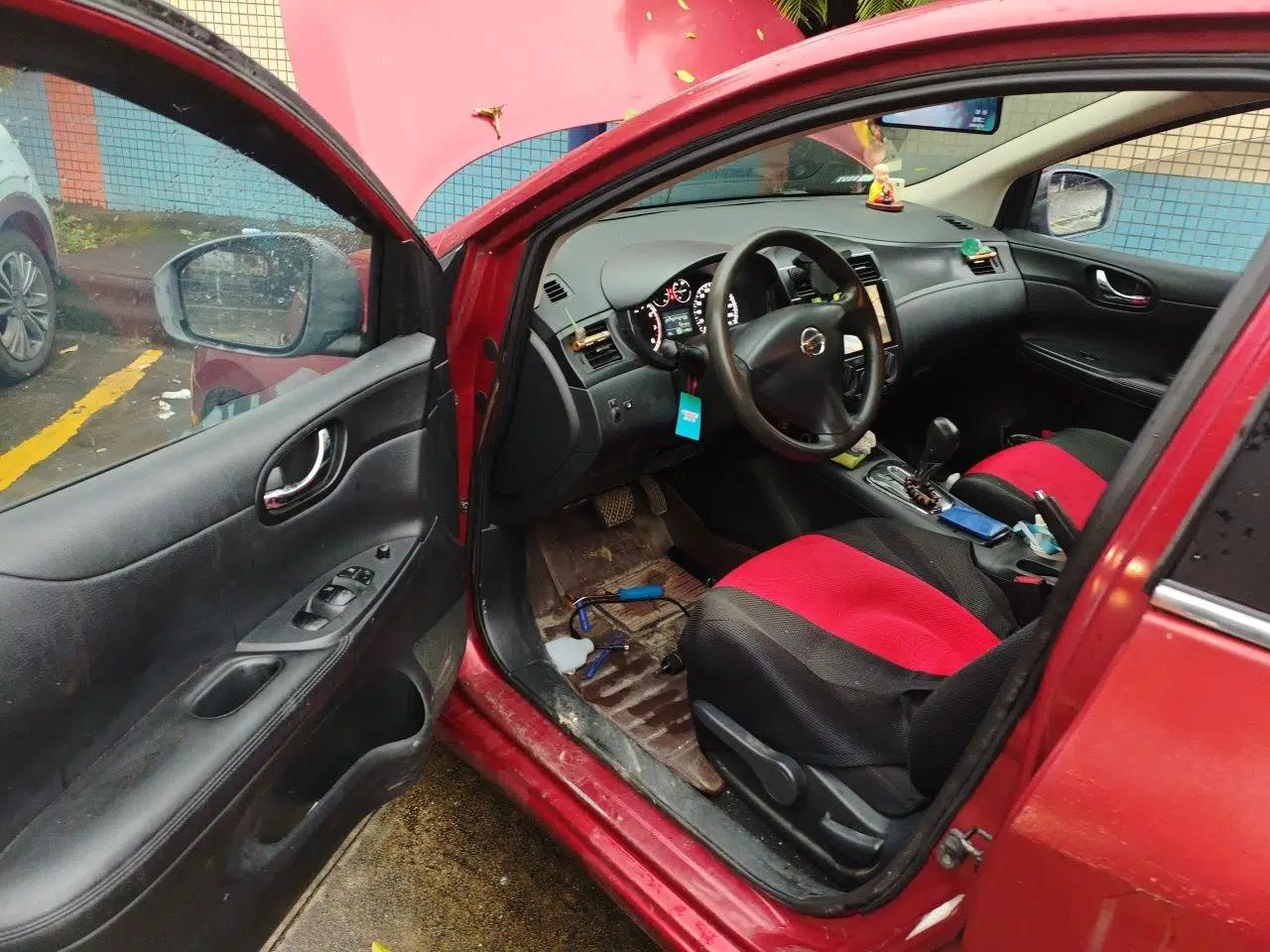 Nissan Tiida 2011 1.6L CVT Comfort Model — миниатюра 16
