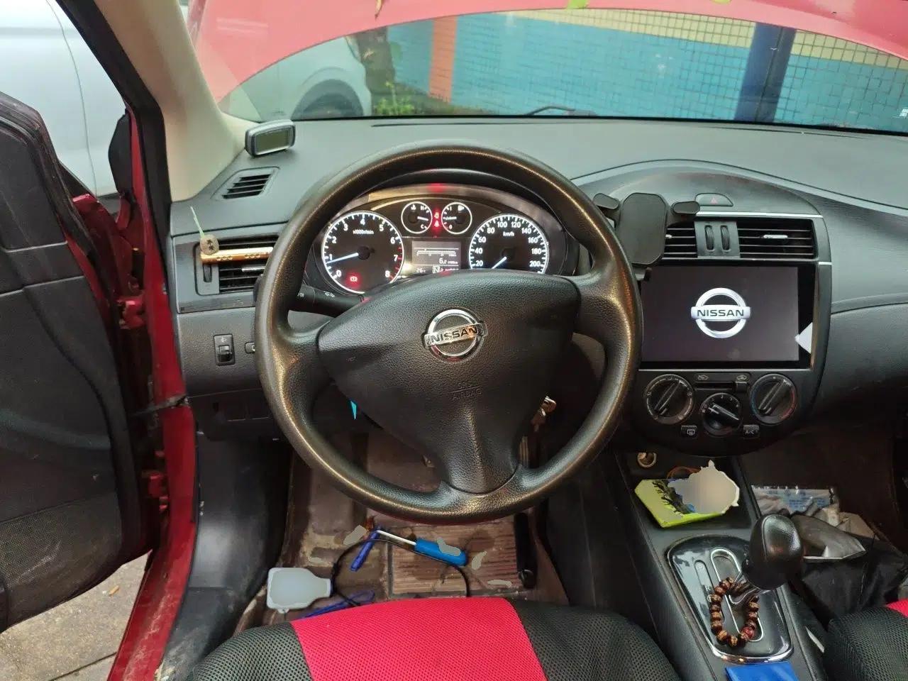 Nissan Tiida 2011 1.6L CVT Comfort Model — миниатюра 10