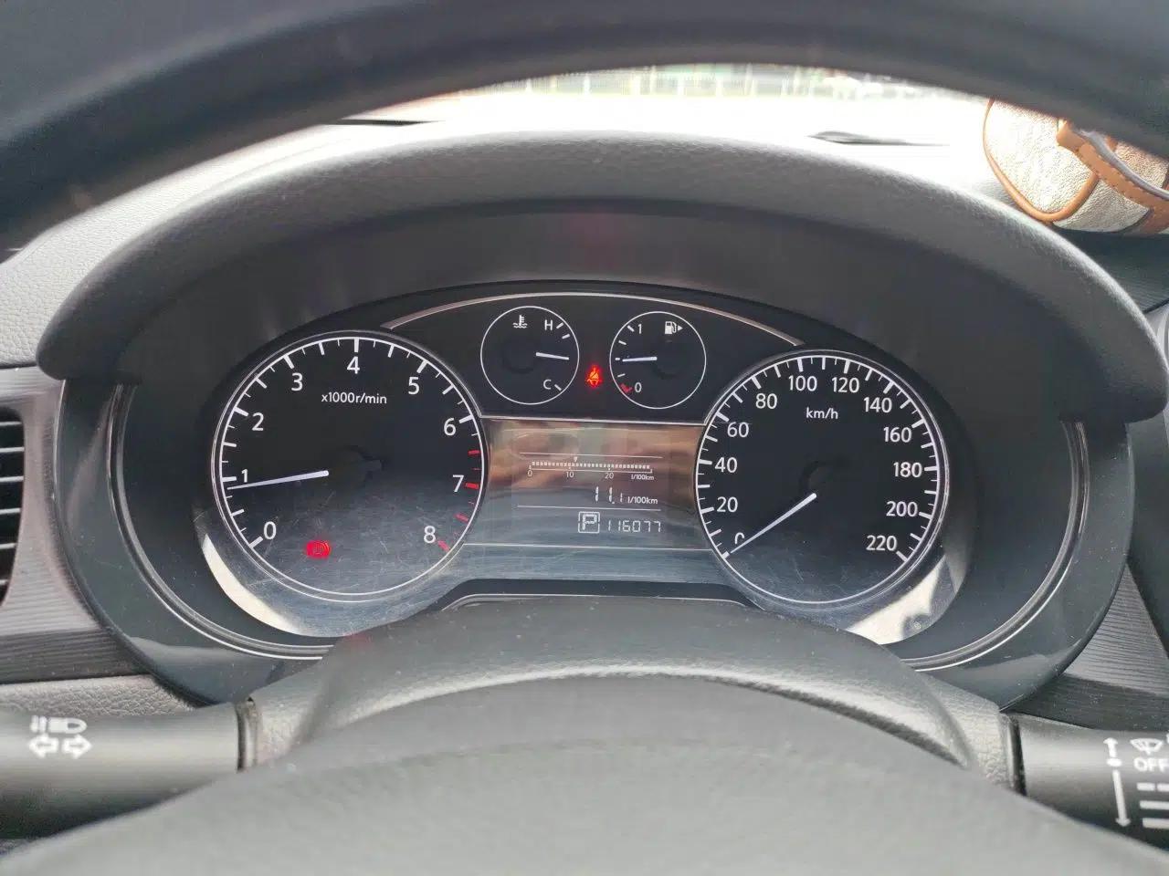 Nissan Tiida 2014 1.6L CVT Comfort Model — миниатюра 11