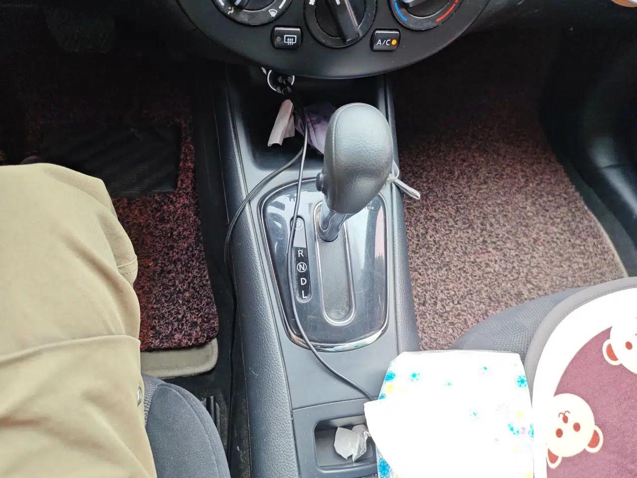Nissan Tiida 2014 1.6L CVT Comfort Model — миниатюра 14