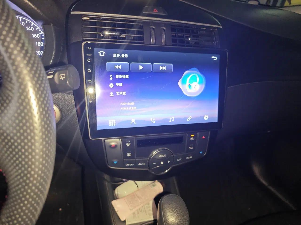 Nissan Tiida 2013 1.6L CVT Cool Cafe Edition — миниатюра 13