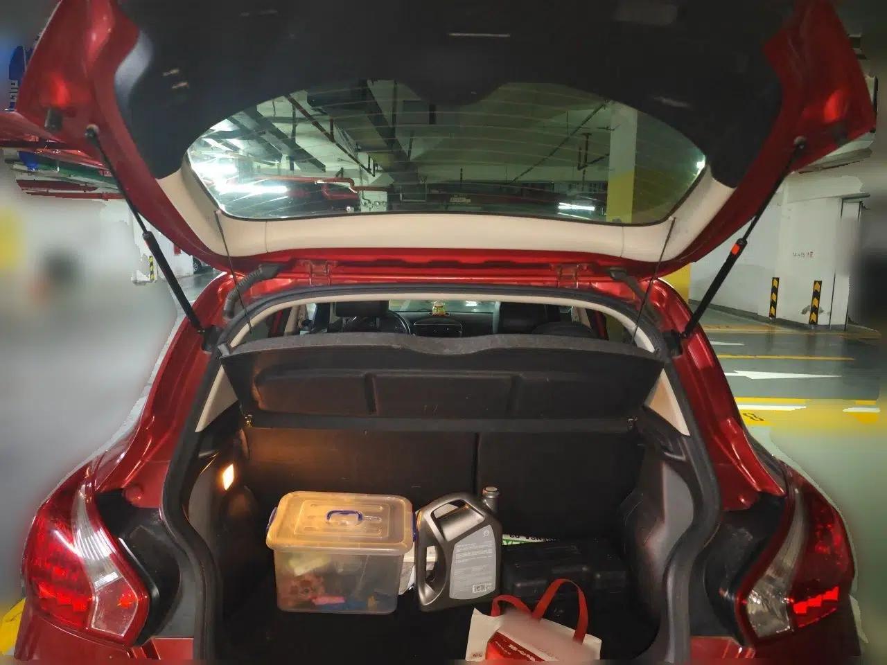 Nissan Tiida 2013 1.6L CVT Cool Cafe Edition — миниатюра 19