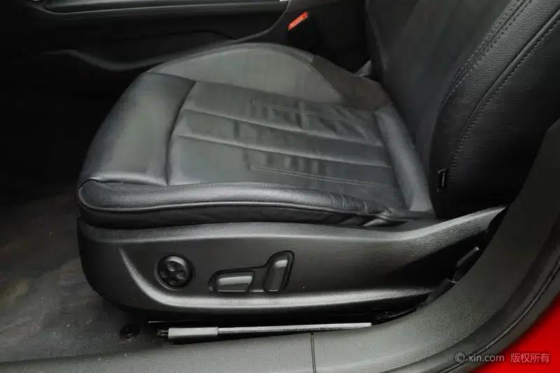 Audi A4L 2017 Plus 40 TFSI Fashion Edition — миниатюра 18