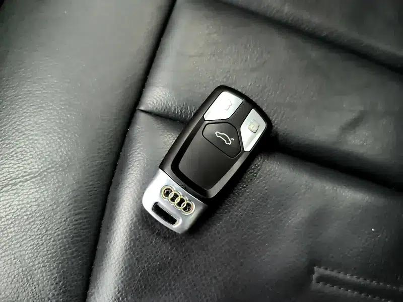 Audi A4L 2018 30th Anniversary Edition 40 TFSI Fashion Model — миниатюра 11