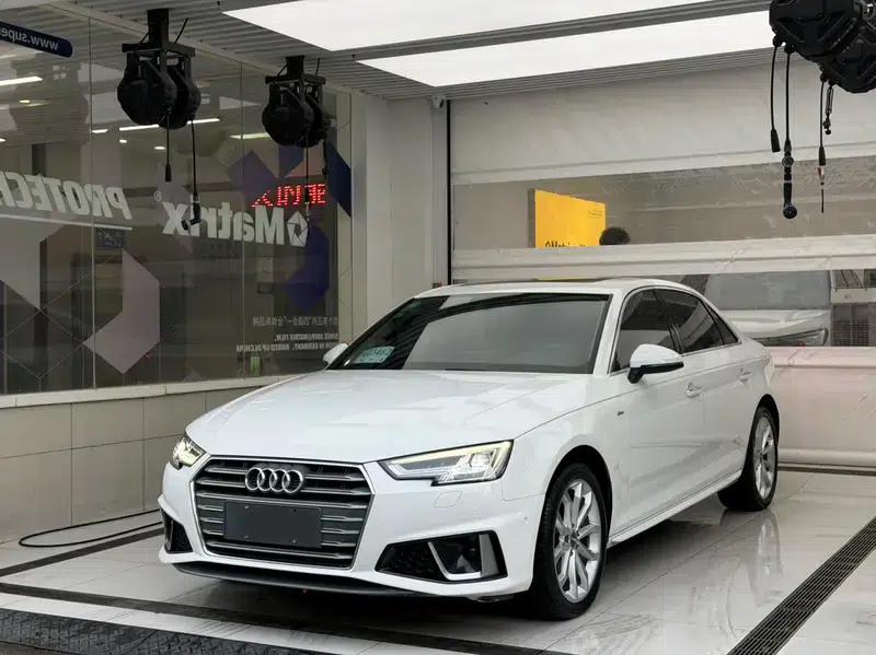 Audi A4L 2018 30th Anniversary Edition 40 TFSI Fashion Model — миниатюра 1