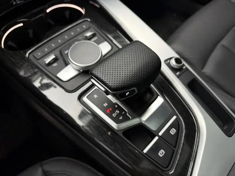 Audi A4L 2018 30th Anniversary Edition 40 TFSI Fashion Model — миниатюра 15