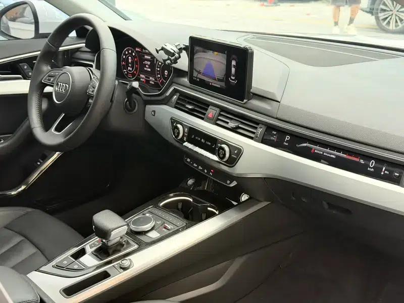 Audi A4L 2018 30th Anniversary Edition 40 TFSI Fashion Model — миниатюра 16