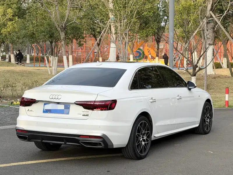 Audi A4L 2022 40 TFSI Fashion Dynamic Edition — миниатюра 7