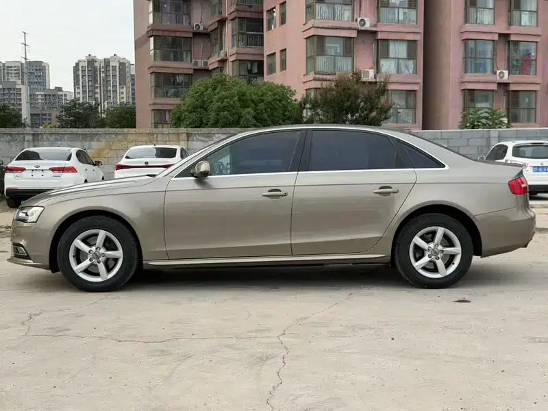Audi A4L 2013 35 TFSI Automatic Standard Edition — миниатюра 3