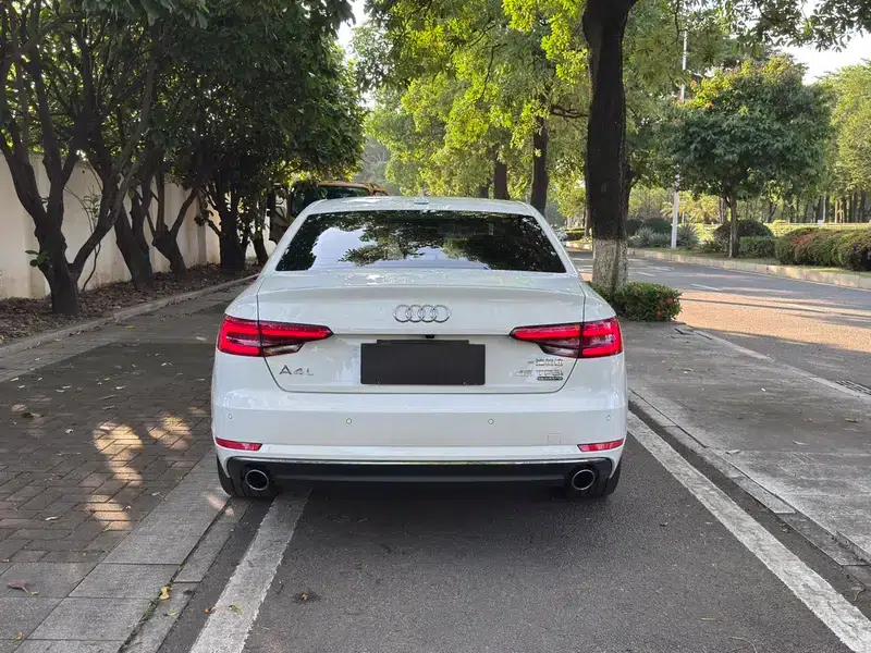 Audi A4L 2017 Plus 45 TFSI quattro Fashion Edition — миниатюра 5