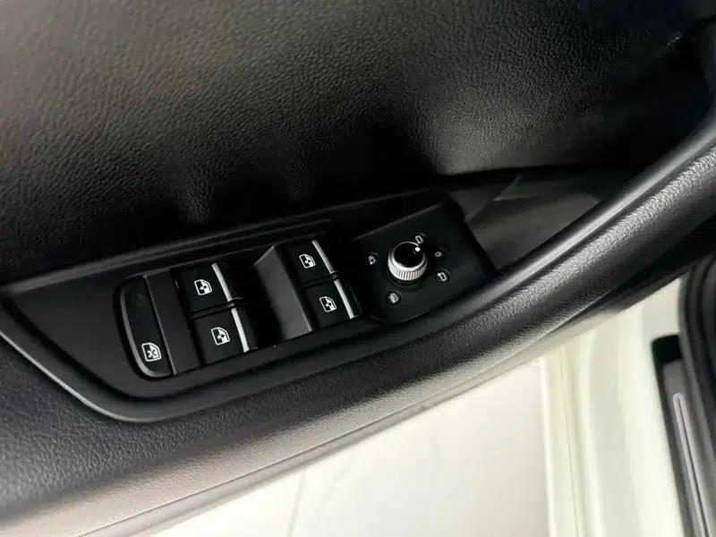 Audi A4L 2018 30th Anniversary Edition 40 TFSI Progressive — миниатюра 20