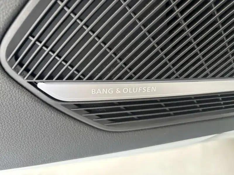 Audi A4L 2025 2 Million Unit Enjoyment Edition 40 TFSI Luxury Dynamic B&O Starry Night Edition — миниатюра 11