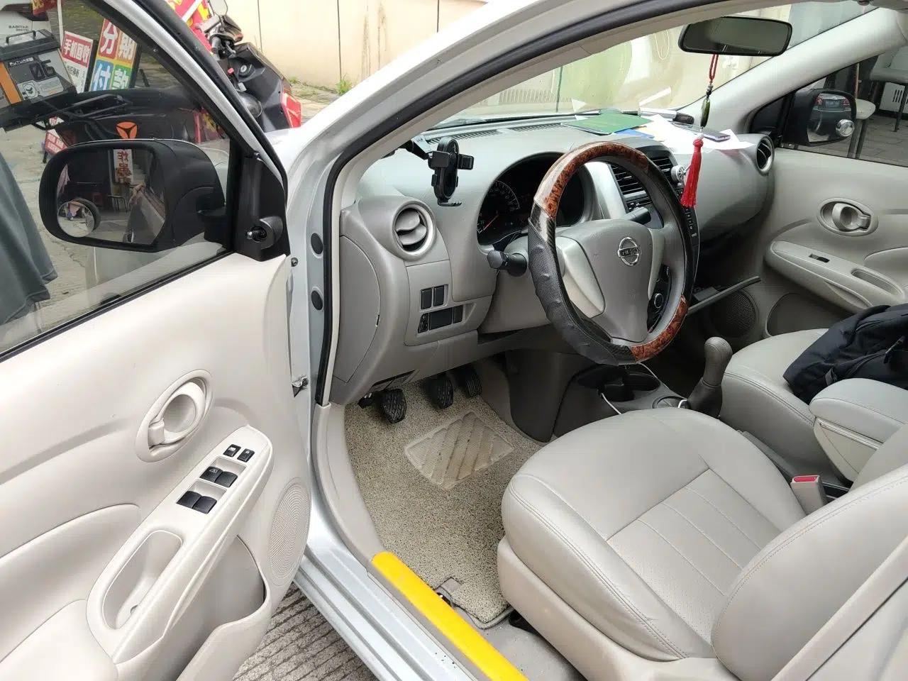 Nissan Sunny 2015 1.5XE Manual Comfort Edition — миниатюра 16