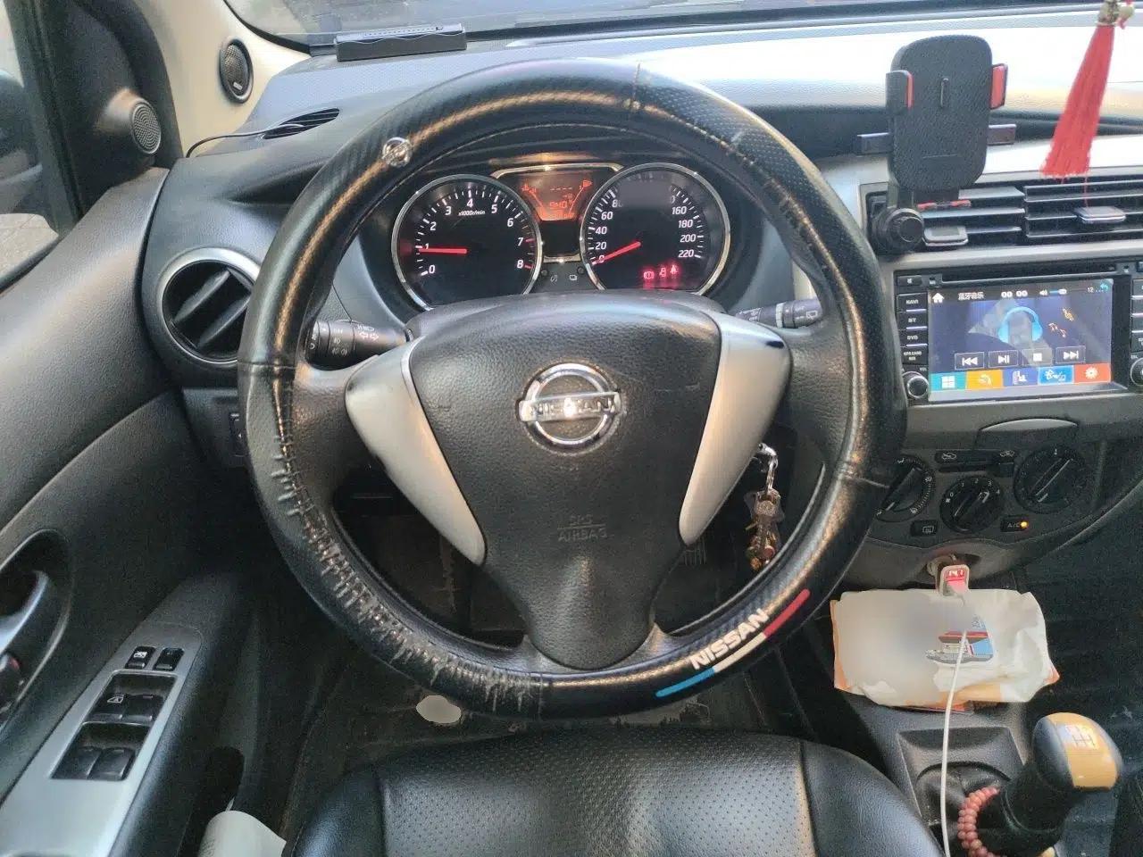 Nissan Livina 2013 Jingrui 1.6XL Manual Comfort Edition — миниатюра 10