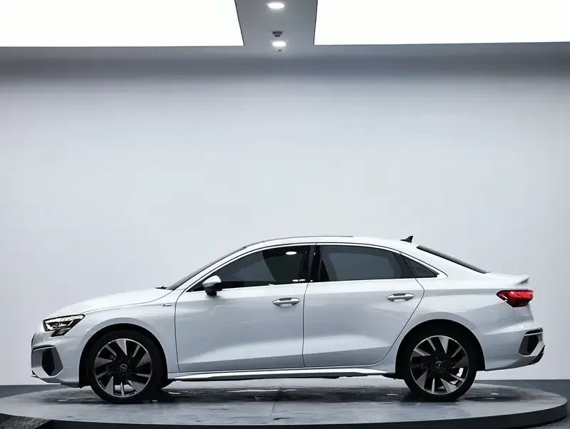Audi A3 2023 Facelift A3L Limousine 35 TFSI Sporty Edition — миниатюра 4