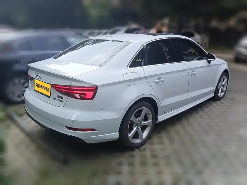 Audi A3 2018 30th Anniversary Edition Limousine 35 TFSI Fashion Model — миниатюра 4