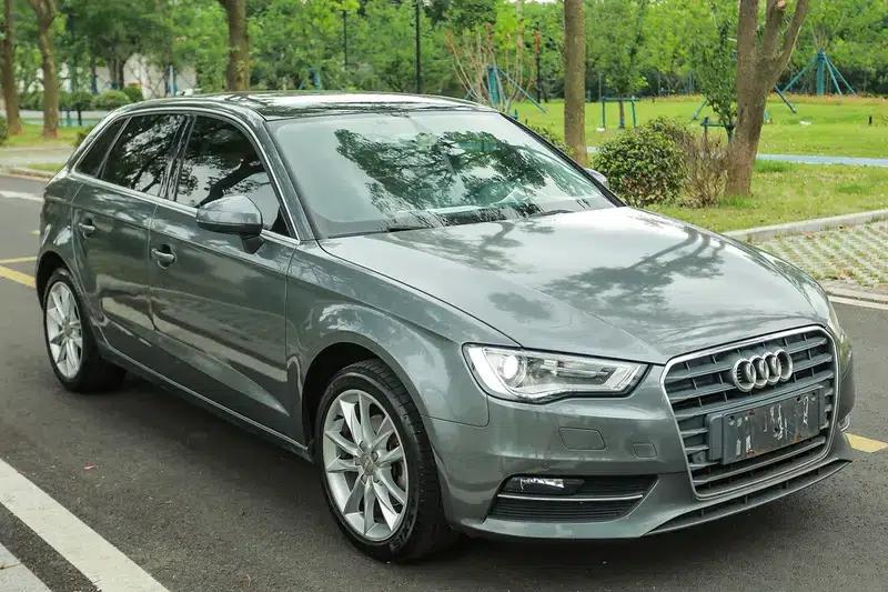 Audi A3 2015 Sportback 35 TFSI Millionth Anniversary Smart Edition — миниатюра 3