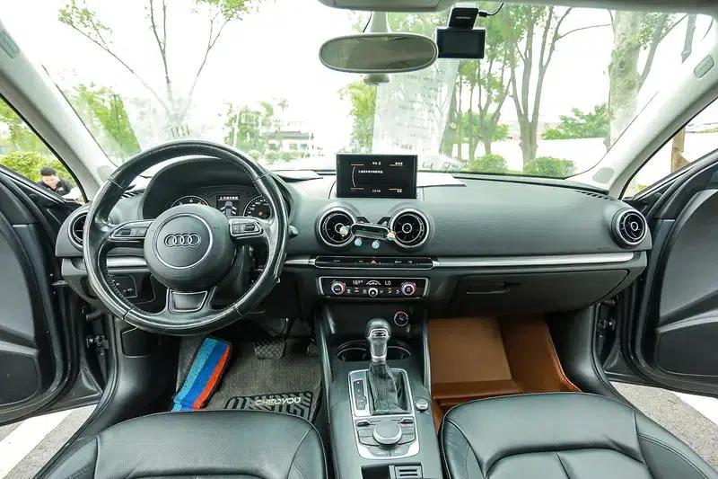 Audi A3 2015 Sportback 35 TFSI Millionth Anniversary Smart Edition — миниатюра 8