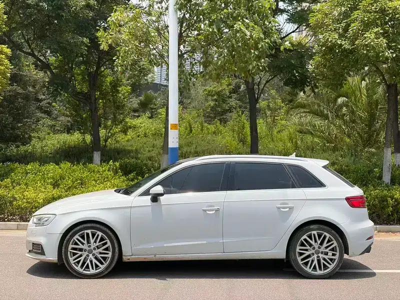 Audi A3 2018 30th Anniversary Edition Sportback 35 TFSI Fashion Model — миниатюра 3