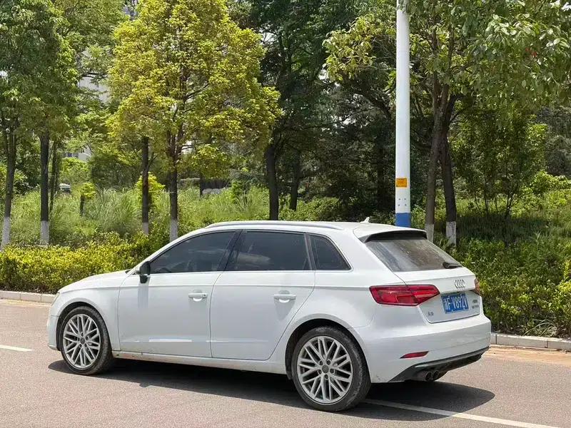 Audi A3 2018 30th Anniversary Edition Sportback 35 TFSI Fashion Model — миниатюра 4