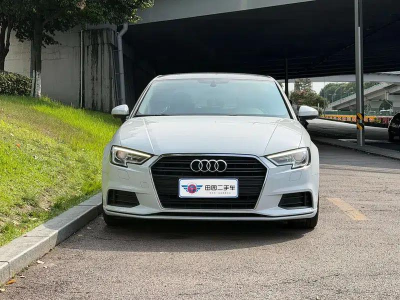 Audi A3 2018 30th Anniversary Edition Limousine 35 TFSI Progressive — миниатюра 2