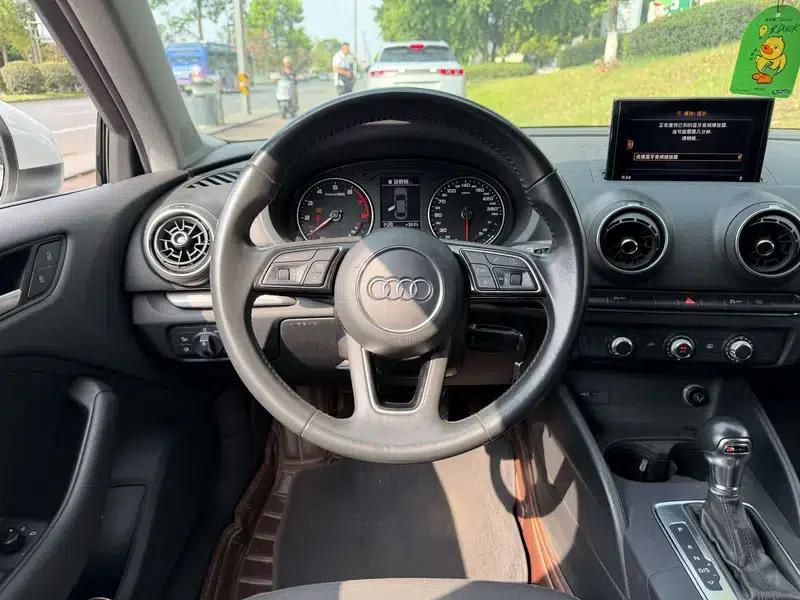 Audi A3 2018 30th Anniversary Edition Limousine 35 TFSI Progressive — миниатюра 8