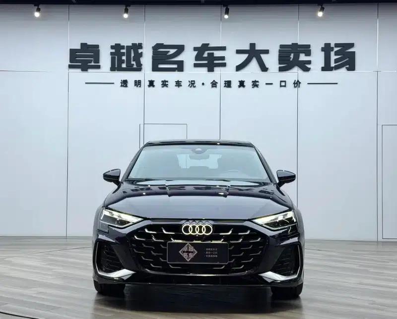 Audi A3 2025 Sportback 35 TFSI Flying Spur Luxury Edition — миниатюра 2