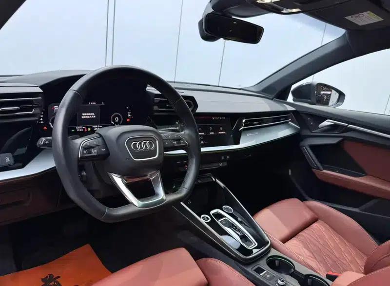 Audi A3 2025 Sportback 35 TFSI Flying Spur Luxury Edition — миниатюра 24
