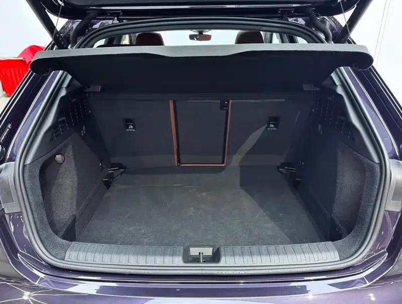 Audi A3 2025 Sportback 35 TFSI Flying Spur Luxury Edition — миниатюра 29