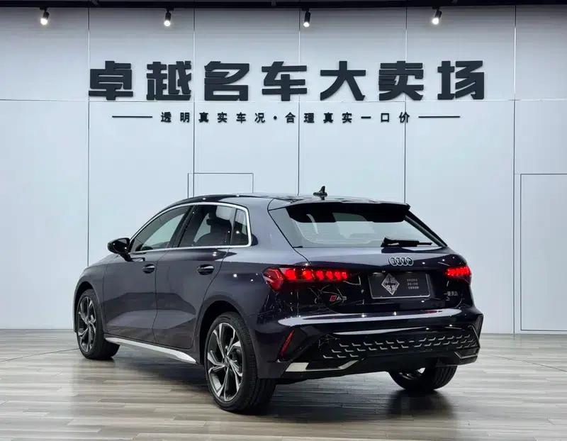 Audi A3 2025 Sportback 35 TFSI Flying Spur Luxury Edition — миниатюра 5