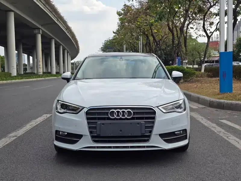 Audi A3 2015 Sportback 35 TFSI Millionth Anniversary Comfort Edition — миниатюра 2