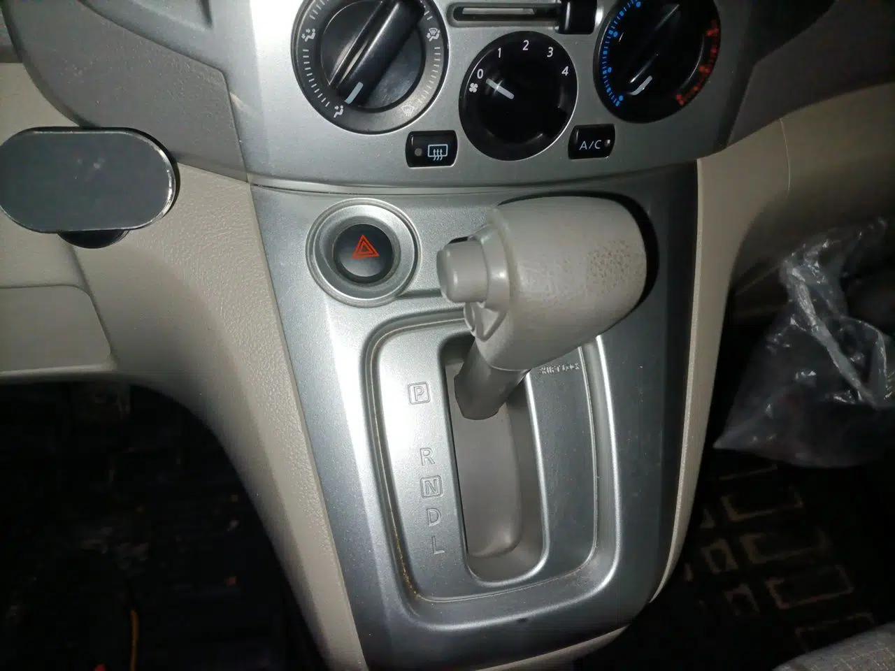 Nissan NV200 2018 1.6L CVT Luxury Model — миниатюра 11