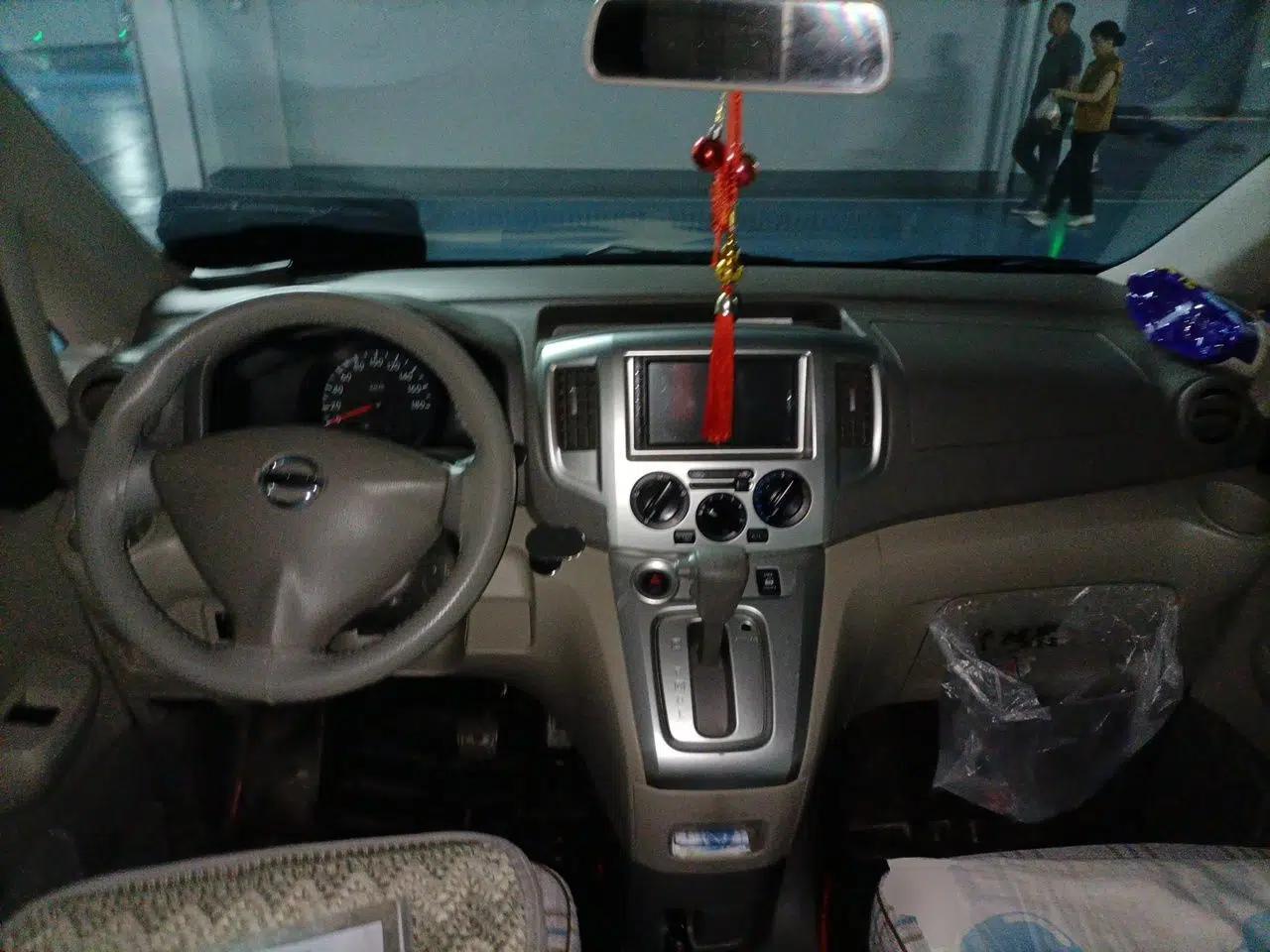 Nissan NV200 2018 1.6L CVT Luxury Model — миниатюра 6