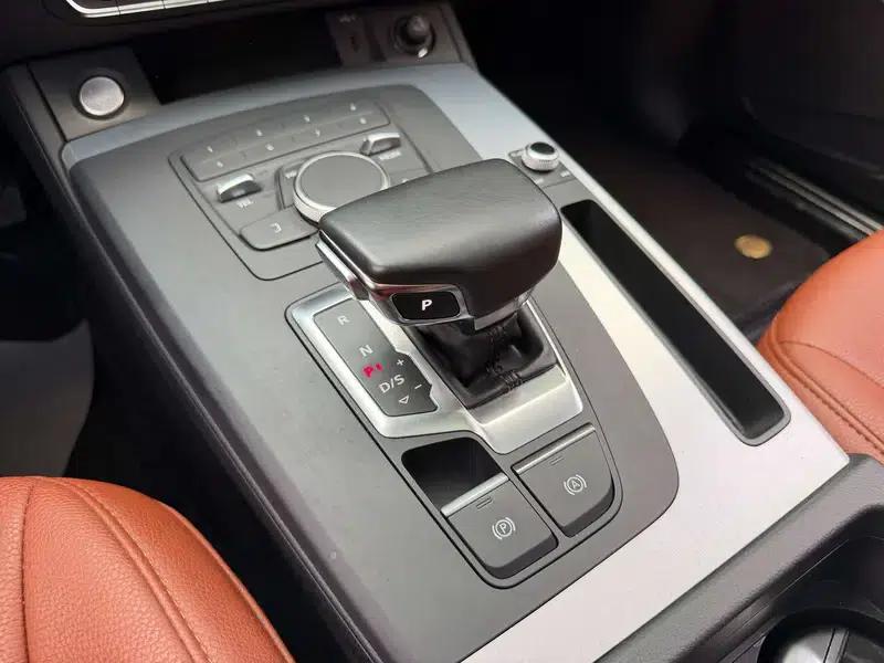 Audi Q5L 2019 2.0T Automatic AWD 5-seater Factory Custom Edition — миниатюра 9