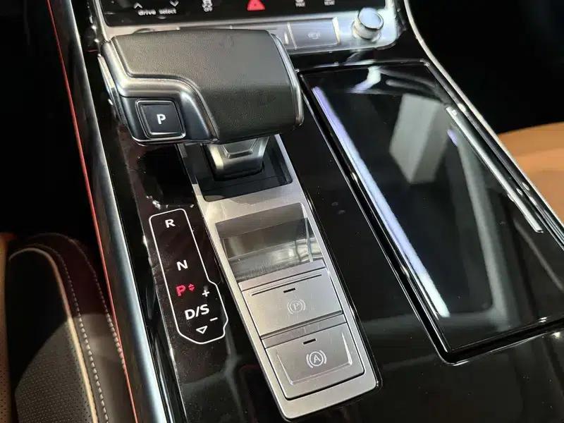 2021 Audi A8 A8L 60 TFSI quattro Premium — миниатюра 25