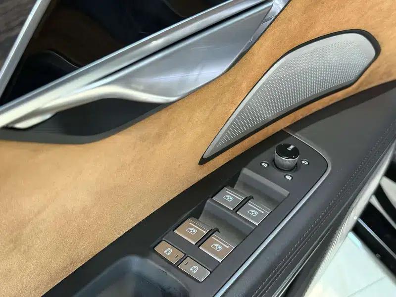 2021 Audi A8 A8L 60 TFSI quattro Premium — миниатюра 32