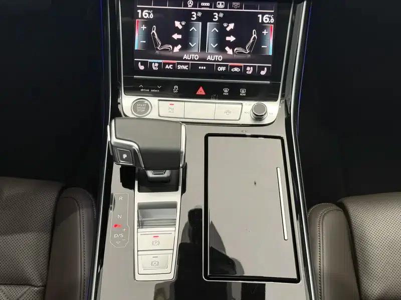 2021 Audi A8 A8L 50 TFSI quattro Comfort — миниатюра 12