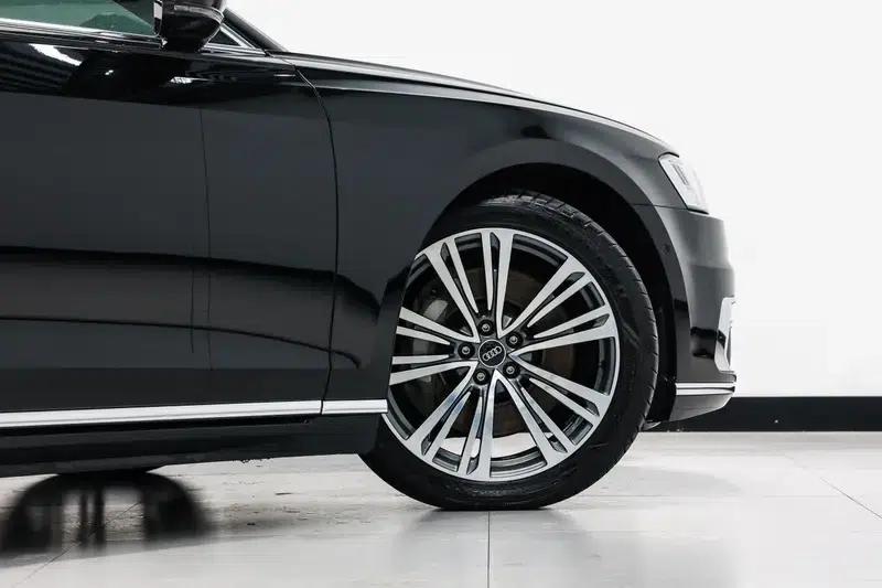 2021 Audi A8 A8L 55 TFSI quattro Premium — миниатюра 16