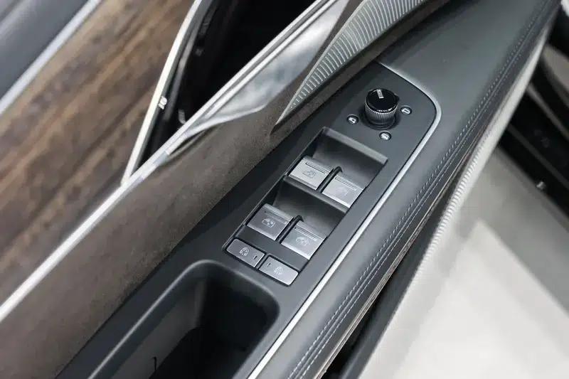 2021 Audi A8 A8L 55 TFSI quattro Premium — миниатюра 27