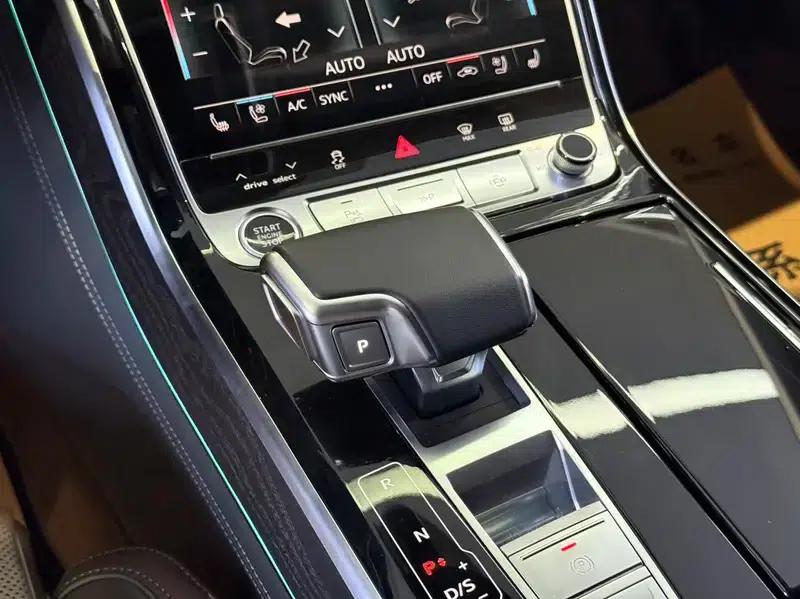2023 Audi A8 A8L 50 TFSI quattro Premium Edition — миниатюра 12