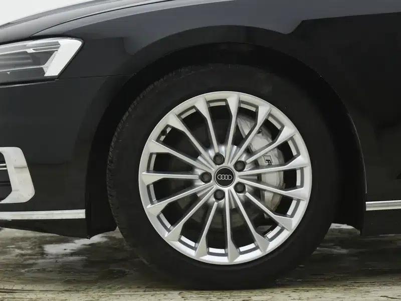 2022 Audi A8 A8L 50 TFSI quattro Comfort Edition — миниатюра 9