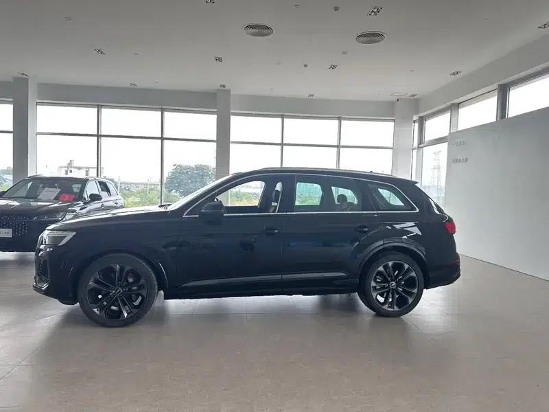 Audi Q7 2025 55 TFSI quattro S line Sport — миниатюра 3