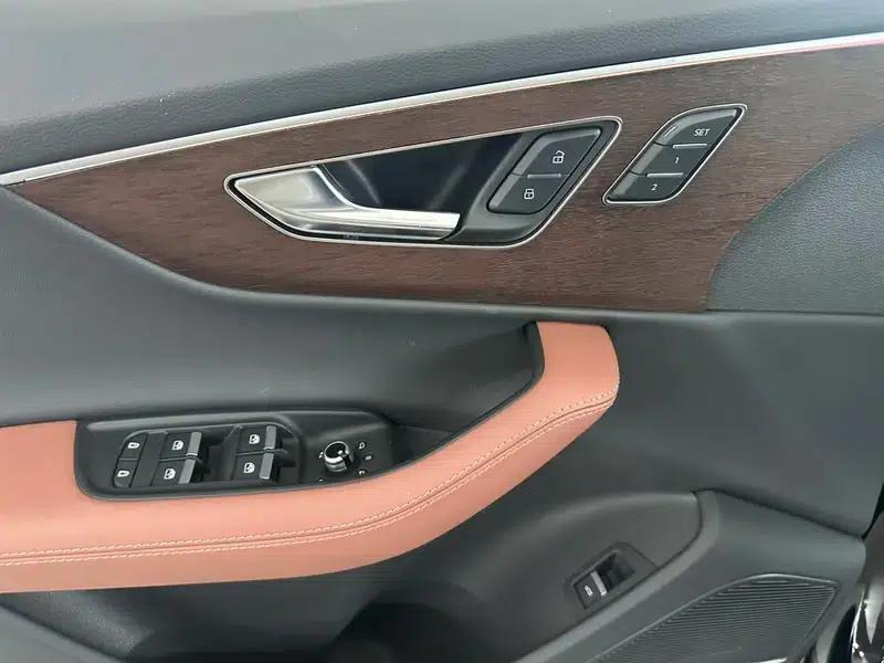 Audi Q7 2025 55 TFSI quattro S line Sport — миниатюра 24