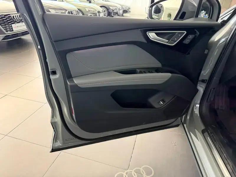 Audi Q4 e-tron 2022 Model 40 e-tron Trailblazer — миниатюра 11
