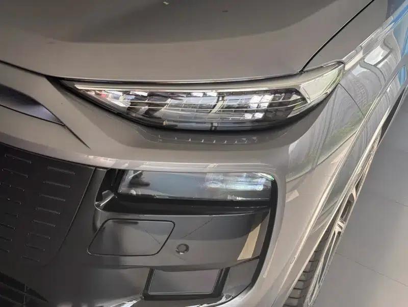 Audi Q6L e-tron 2026 First Edition — миниатюра 10